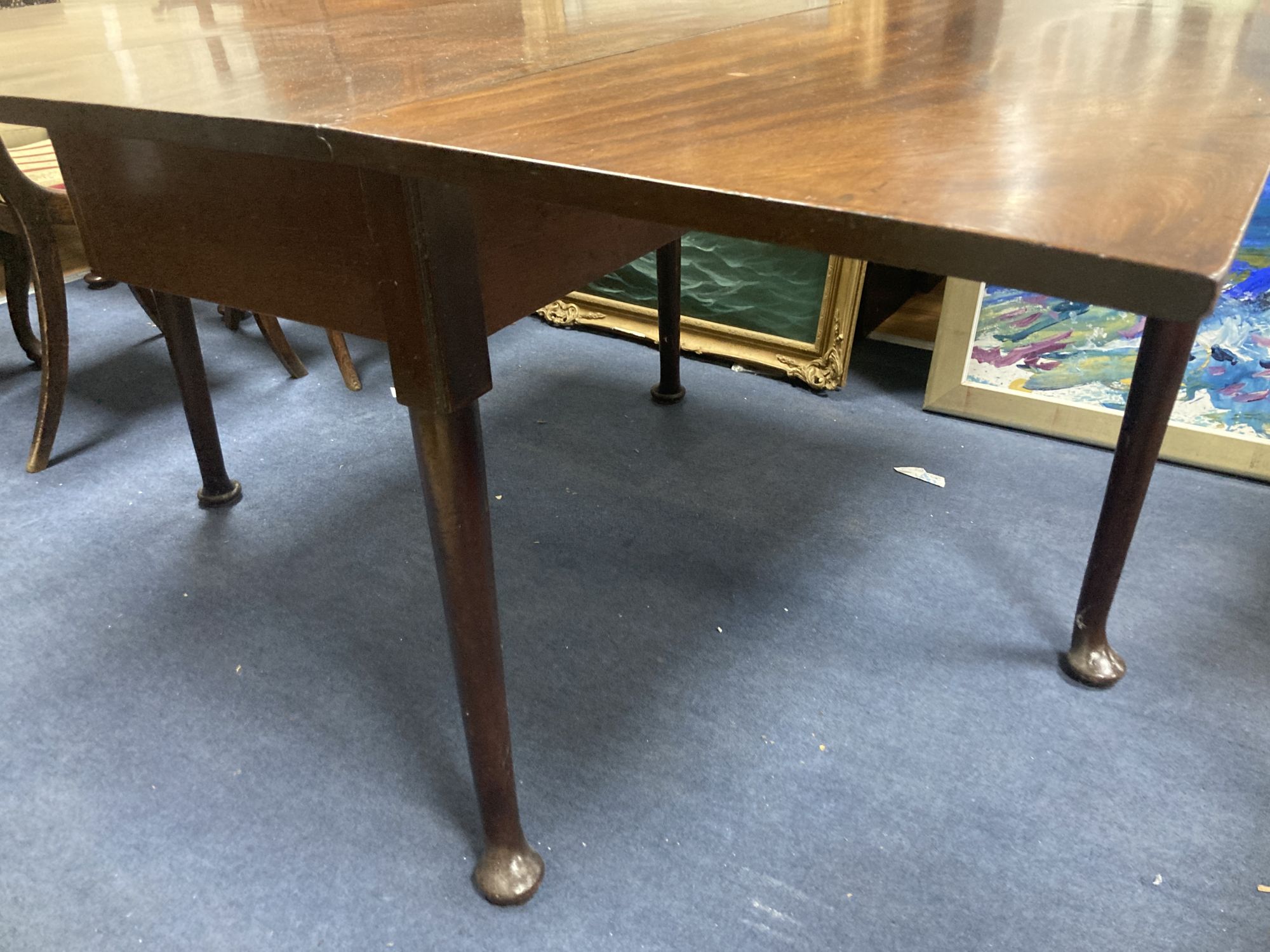 An 18th century mahogany drop-flap pad foot dining table, length 136cm extended, width 117cm, height 71cm